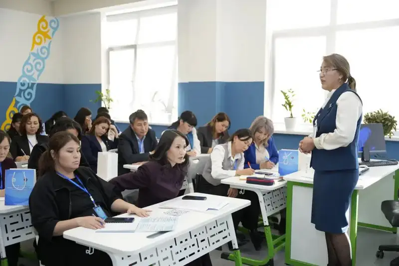 В городе Алатау состоялся областной Языковой форум в формате TED Talks с участием учителей, преподавателей и учёных (10)