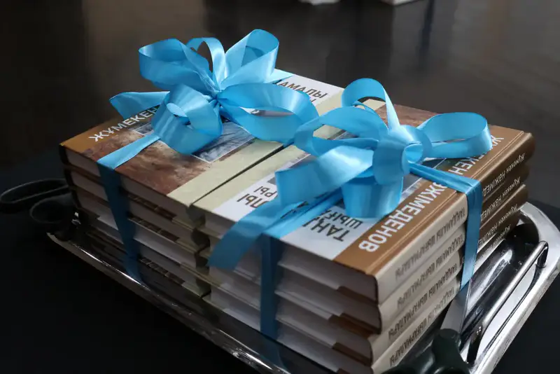 Свет поэзии: Алматы отпраздновал 90-летие Жумекена Нажимеденова Павлодаре