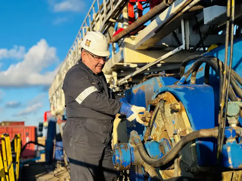 Каражанбас: 12 буровиков открывают новые скважины Павлодаре