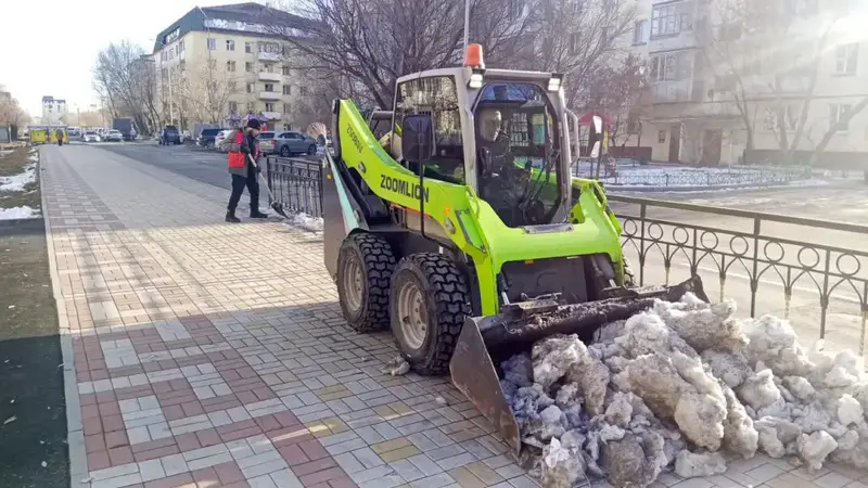 Круглосуточная уборка снега в Астане: более 370 единиц спецтехники задействовано для обеспечения общественного транспорта Павлодаре