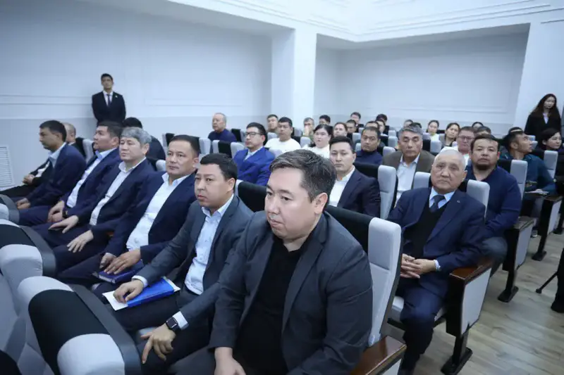 Нурдаулет Килыбай обсудил проблему безработицы в Каракиянском районе и встретился с жителями села Жетыбай Павлодаре