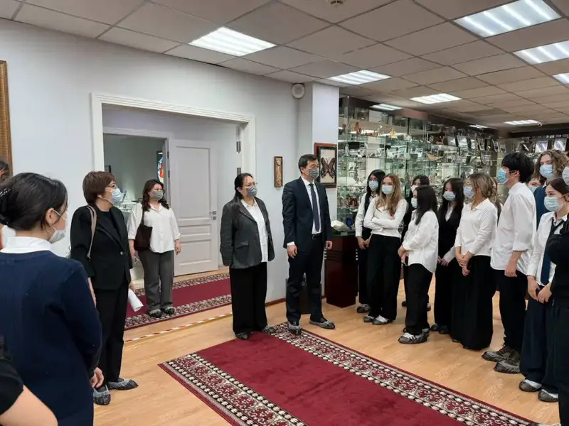 Столичные школьники открыли для себя мир минералов и ценности государственной службы (4)