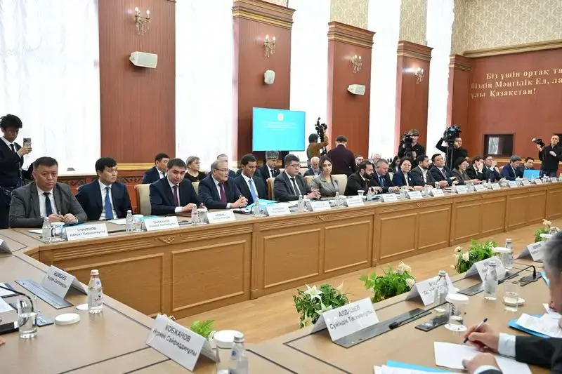 В Карагандинской области спикер Сената обсудил с депутатами маслихатов выполнение поручений Президента (2)