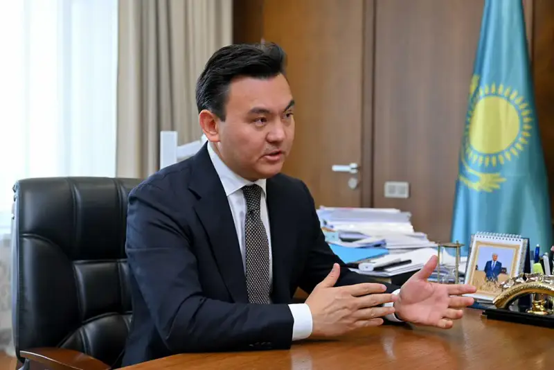Аким области и президент общества «Қазақ тілі» обсудили популяризацию казахского языка в интернете Павлодаре