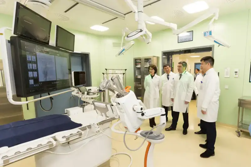 Олжас Бектенов проверил реализацию поручений Президента по развитию передовых технологий в медицине Павлодаре