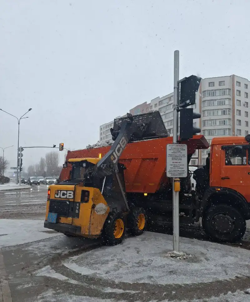 Уборка снега в Астане: почти 3 000 коммунальщиков обеспечивают безопасность на дорогах Павлодаре