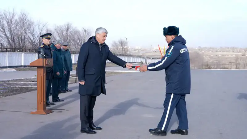 В Караганде гвардейцам вручили ключи от новых служебных автомобилей (3)