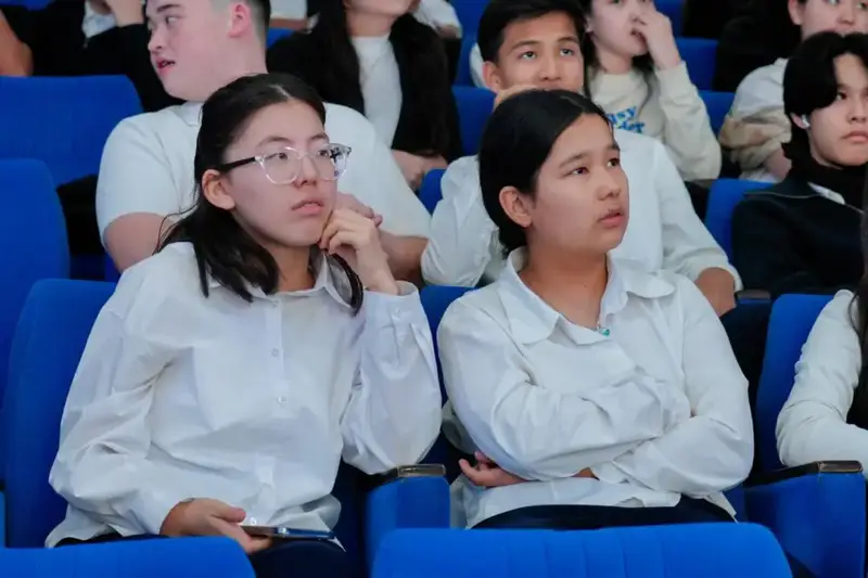 В Астане прошел конкурс творческих ведущих «Мастер слова» среди школьников (8)