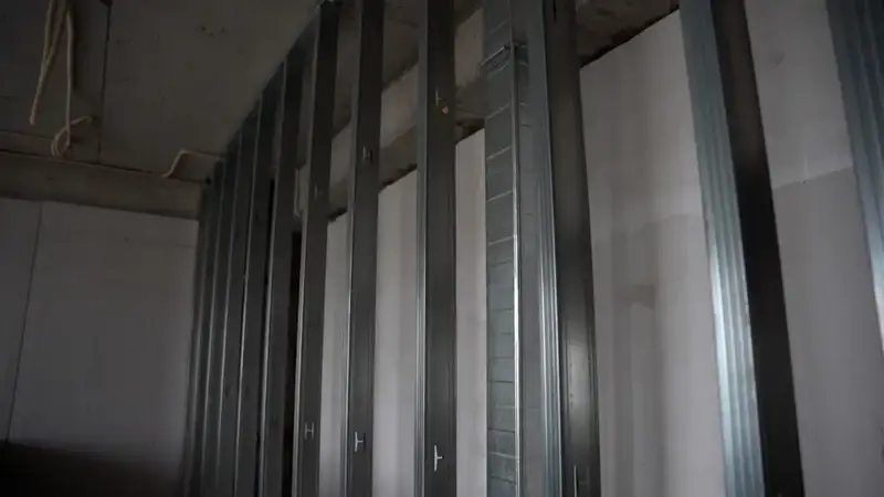 В мкр. Нурсая завершено 60% строительства новой поликлиники (4)