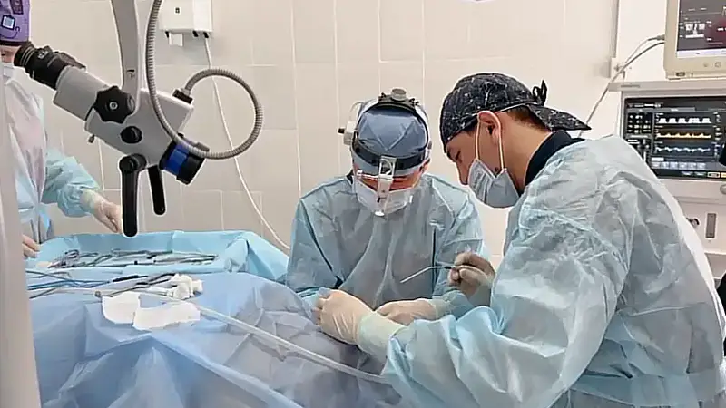 В Караганде успешно проведена первая операция по протезированию слуховой косточки Павлодаре