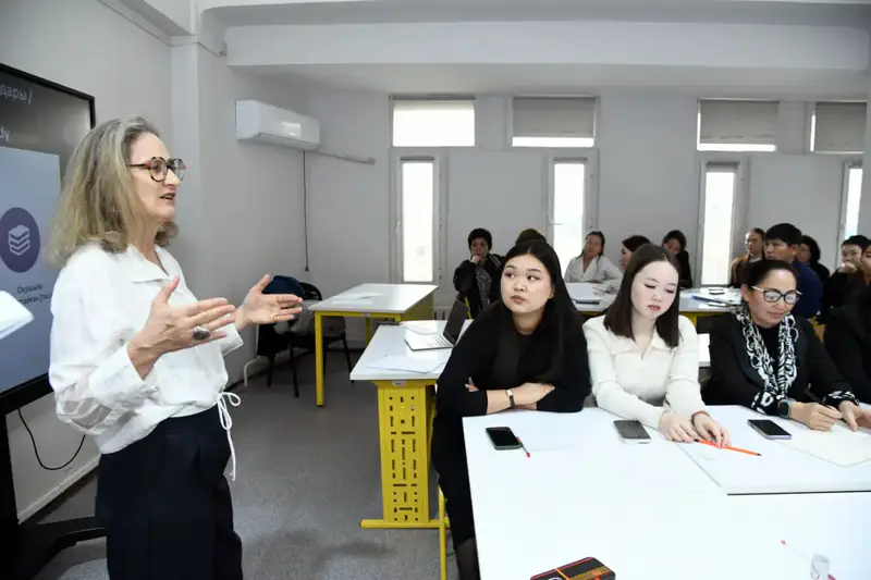 Клеа Фернандез провела лекцию о методе Lesson Study в университете Абая Павлодаре