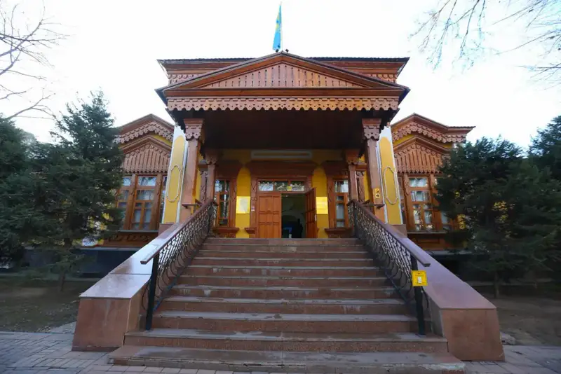 Аким Алматы Дархан Сатыбалды ознакомился с деятельностью Дворца школьников и Музея Алматы (6)