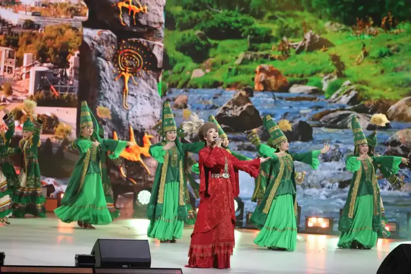 Более 1500 человек посетили концерт, посвящённый торжественной церемонии закрытия «Культурной столицы тюркского мира Актау – 2025» (5)