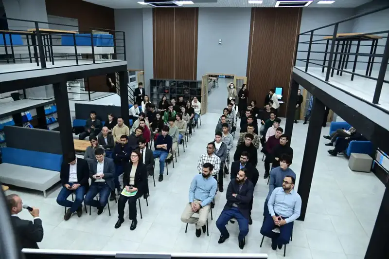 Энергия ветра – энергия будущего: руководитель компании Plenitude Kazakhstan провел гостевую лекцию в университете Жубанова (3)