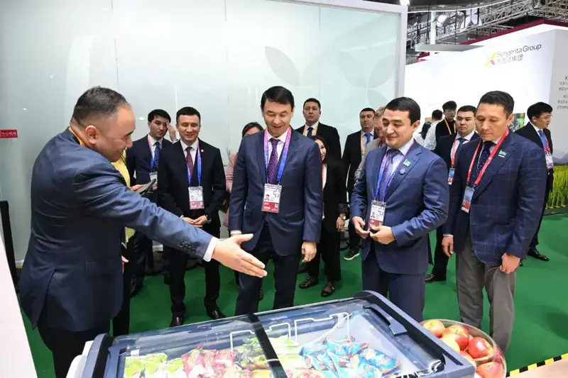 Аким Алматы посетил Международную импортную выставку в Шанхае (2)