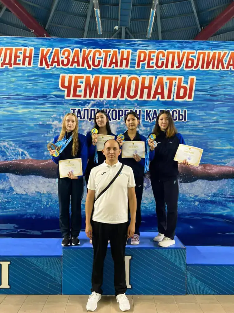 Команда Жетісу установила новый национальный рекорд в эстафете 4×200 метров вольным стилем в Талдыкоргане Павлодаре