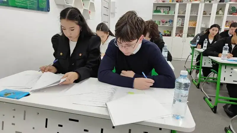 «Лидер XXI века»: в Карагандинской области выбрали самых эрудированных школьников (3)