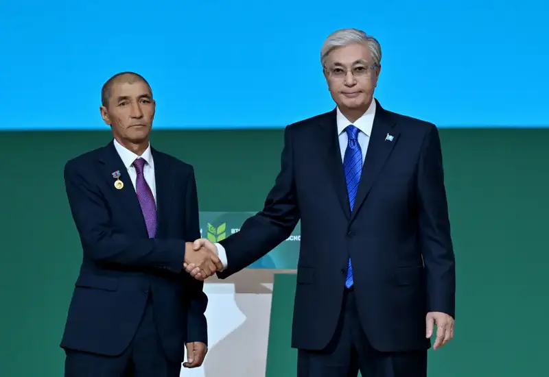 Касым-Жомарт Токаев вручил государственные награды работникам сельского хозяйства (2)