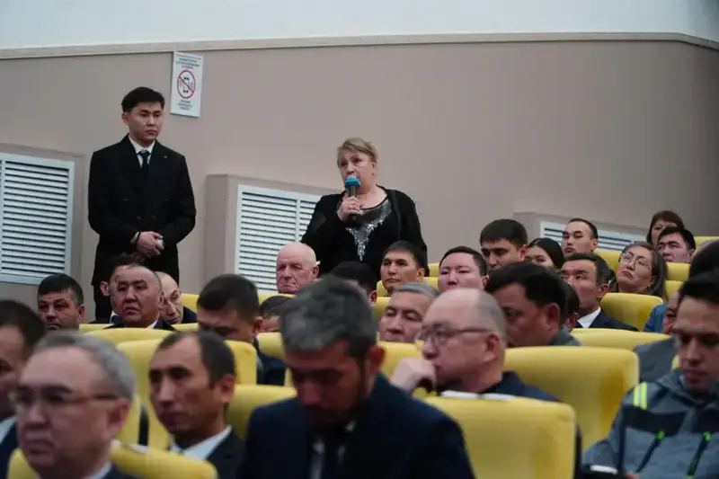 Встречу с населением Бурабайского района провел аким области Марат Ахметжанов (2)