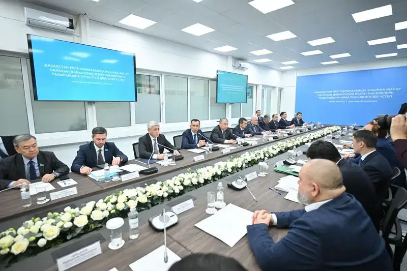 Спикер Сената встретился с работниками предприятий Карагандинской области и выступил с лекцией перед молодёжью (2)