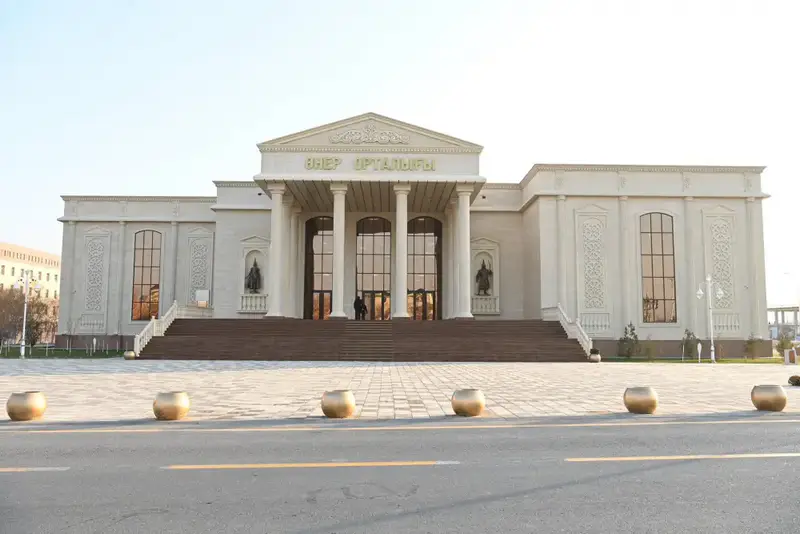 Аким области Икрам Адырбеков осмотрел новые объекты в Кызылорде Павлодаре