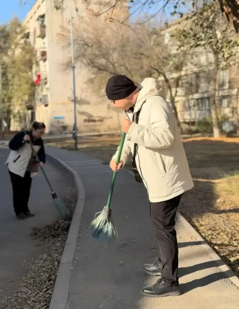 «ТАЗА ҚАЗАҚСТАН»: ЖИТЕЛИ ШЫМКЕНТА ВНОСЯТ ВКЛАД В УЛУЧШЕНИЕ ЭКОЛОГИЧЕСКОГО ОБЛИКА ГОРОДА (3)