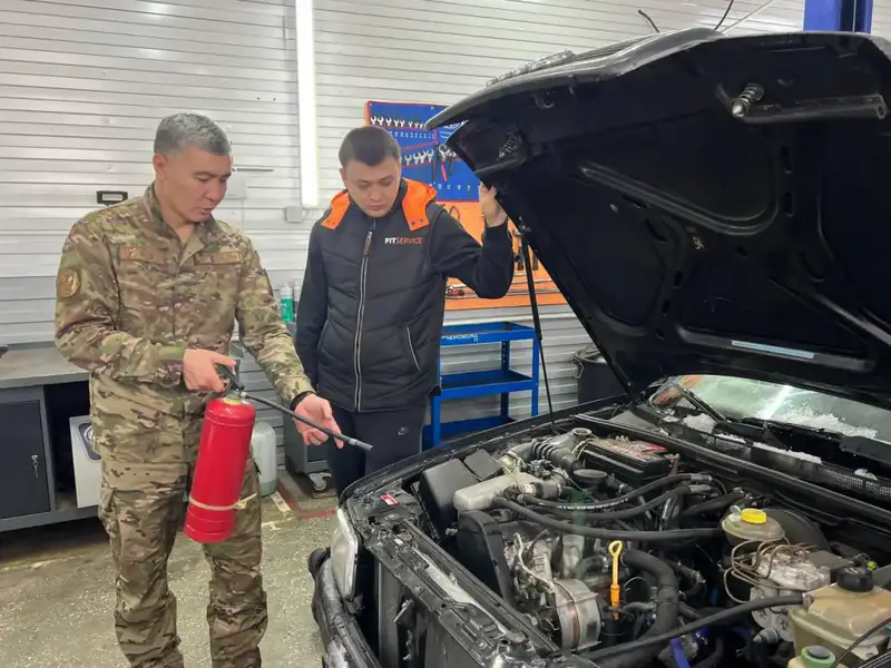 Зимняя подготовка автомобилей: спасатели МЧС напоминают о необходимости замены шин и наличии зимнего набора Павлодаре