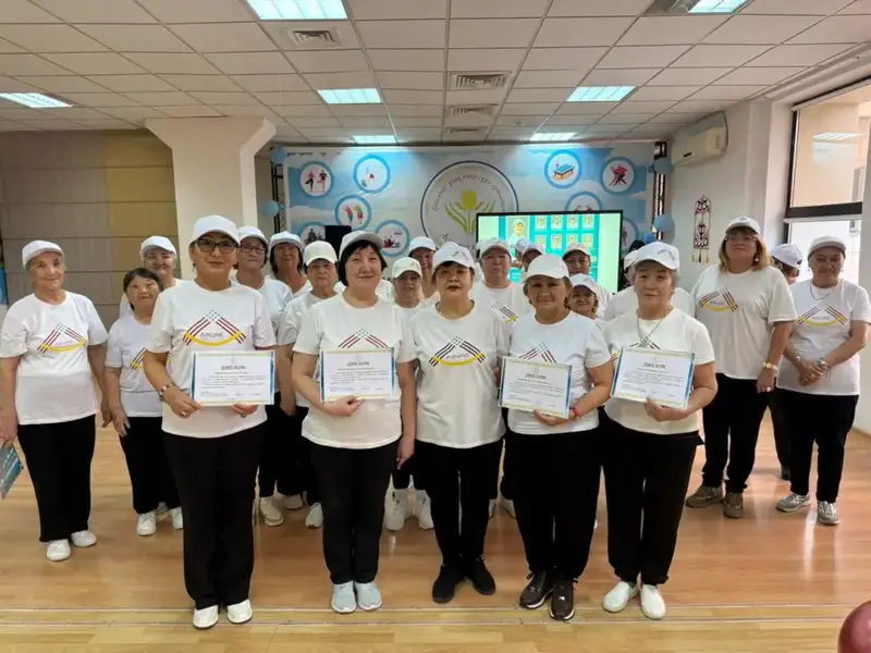 Выпускной для пожилых: столичные пенсионеры завершили курс гимнастики Айкуне (2)