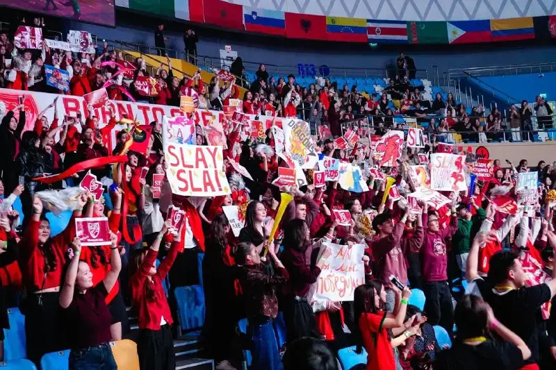 В Астане раскрыли самый большой флаг «Закон и порядок» на посвящении в студенты (9)