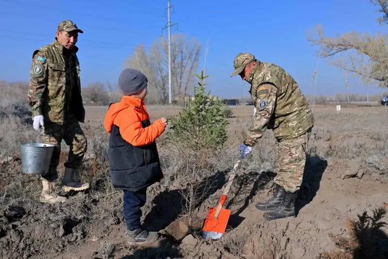 Беречь лес – обязанность каждого поколения: в Семее провели экологическую лекцию для студентов (6)