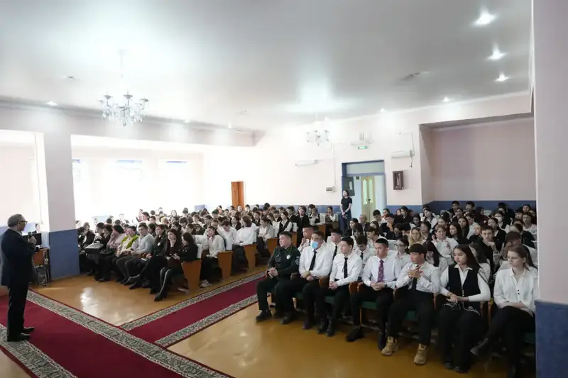 Беречь лес – обязанность каждого поколения: в Семее провели экологическую лекцию для студентов (8)