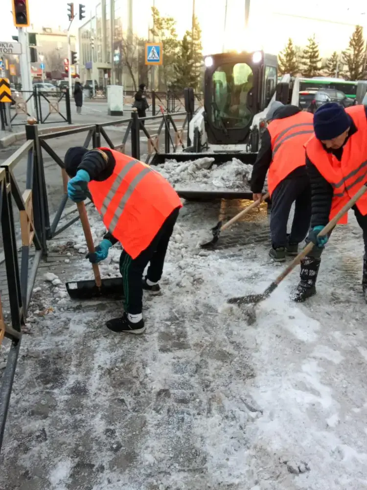 Снежное сражение: почти 3 000 дорожных бойцов вышли на уборку в Астане Павлодаре