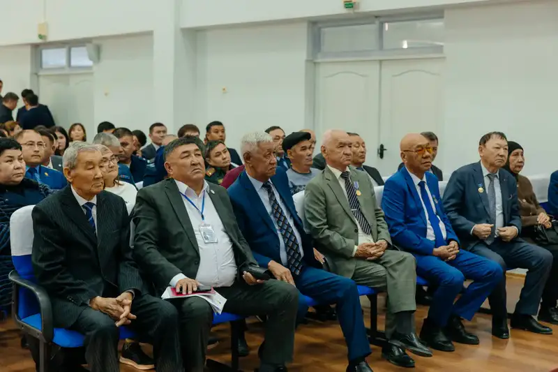 Шапкенов обсудил планы с жителями Маката Павлодаре