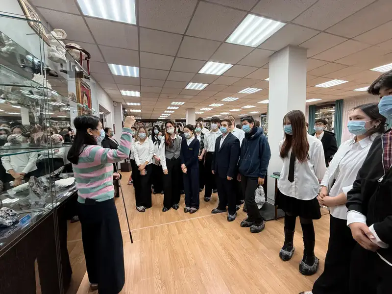 Столичные школьники открыли для себя мир минералов и ценности государственной службы (3)