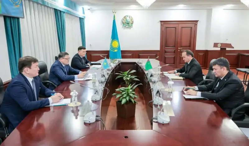Министр внутренних дел Казахстана обсудил с коллегой из Туркменистана сотрудничество в области миграции Павлодаре