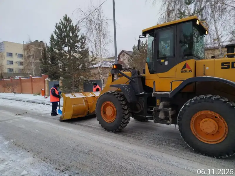 Снегоуборочные работы в Астане: более тысячи единиц спецтехники на борьбе с зимними условиями Павлодаре