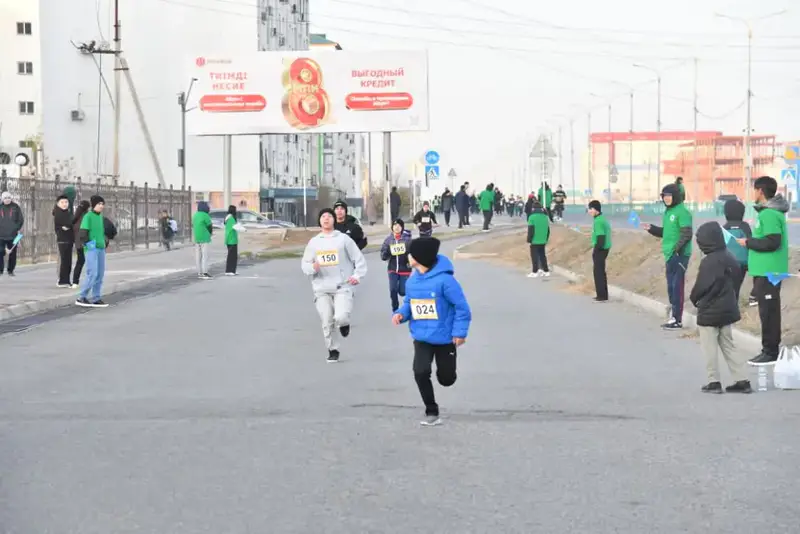 В Атырау прошёл первый марафон для отцов и сыновей с участием 500 бегунов Павлодаре