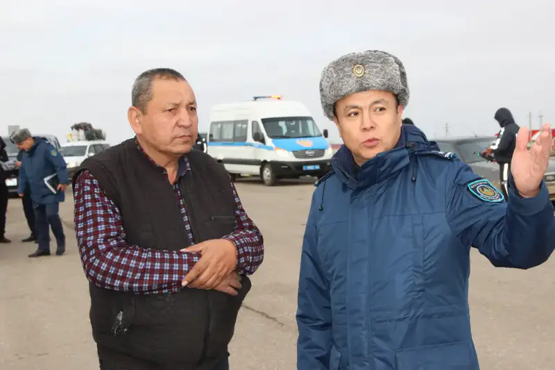 Начальник полиции Актюбинской области проинспектировал работу полицейских на самой оживлённой трассе страны (5)