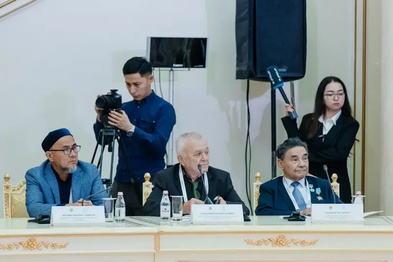 В Атырау стартовал международный симпозиум «Сарайшык: история и культура Великой степи на стыке Востока и Запада» (5)