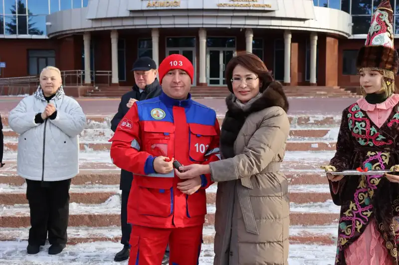 В КОСТАНАЙСКОЙ ОБЛАСТИ ОБНОВЛЕН АВТОПАРК СКОРОЙ ПОМОЩИ: ВРУЧЕНЫ КЛЮЧИ ОТ 50 НОВЫХ РЕАНИМОБИЛЕЙ (2)