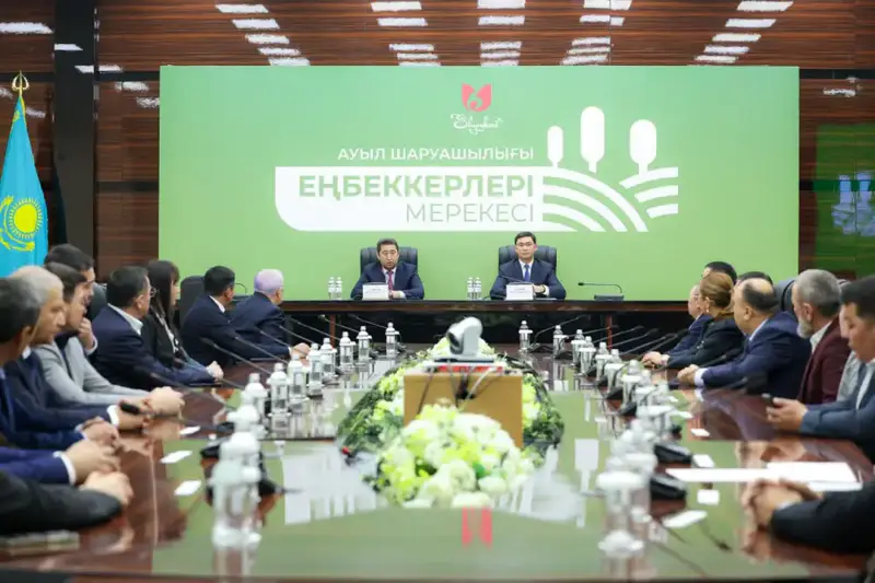 Сельскохозяйственные герои Шымкента: Айдарбек Сапаров наградил трудяг, укрепляющих продовольственную безопасность страны Павлодаре