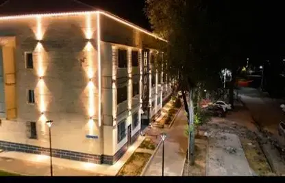 В Жетысуском районе Алматы активно модернизируют систему уличного освещения (2)