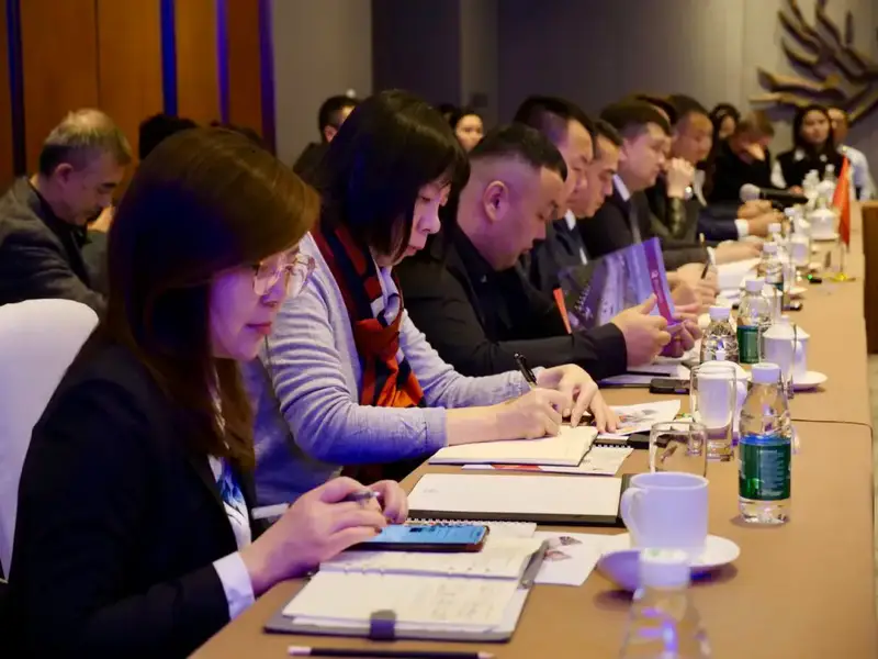 В ходе мероприятий были предметно обсуждены перспективные направления сотрудничества, осуществлен обмен опытом и определены конкретные шаги по дальнейшему развитию взаимодействия. (9)