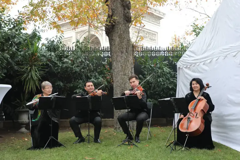 Культурный вечер в Париже укрепляет связи между Казахстаном и Францией через музыку Павлодаре