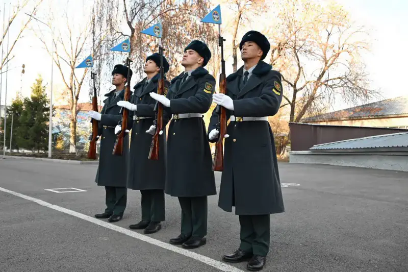 Церемония увольнения солдат: шесть бойцов получили гранты для учебы в военных вузах Павлодаре