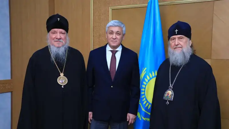 Встреча двух духовных маяков: аким Карагандинской области и митрополит Александр обсуждают мир и согласие Павлодаре