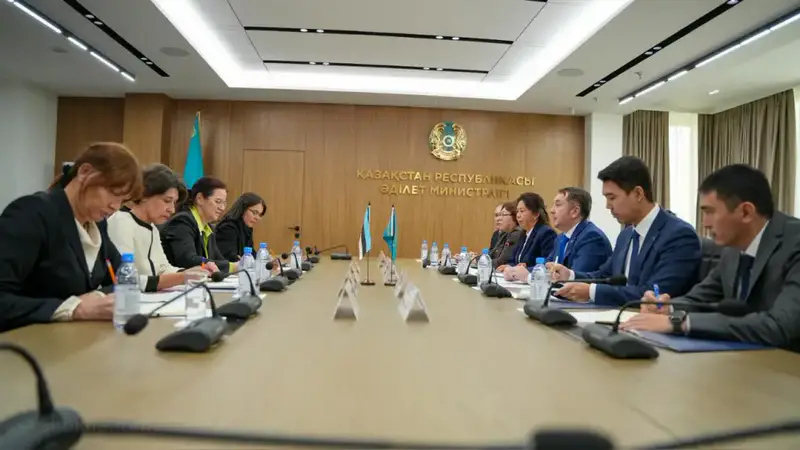 Министр юстиции Республики Казахстан Ерлан Сарсембаев встретился с Министром юстиции и цифрового развития Республики Эстония Лиисой Пакостой (4)