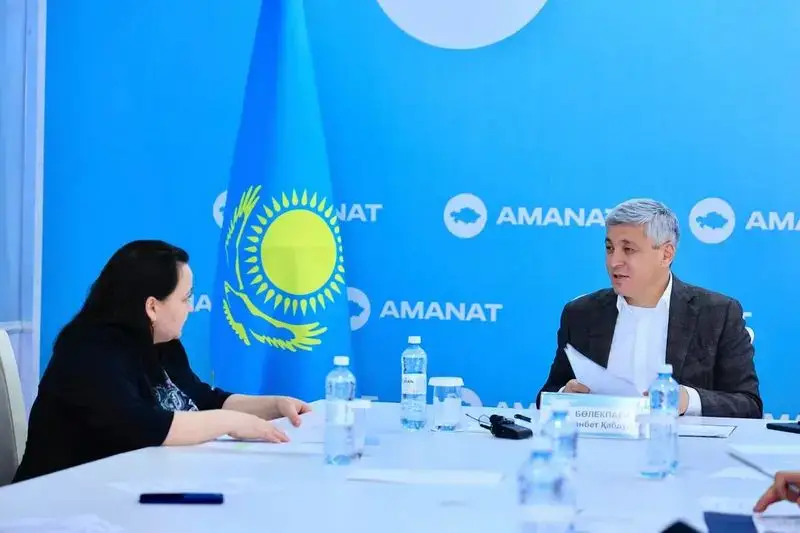 Ермаганбет Булекпаев провёл приём жителей в филиале партии Amanat (4)