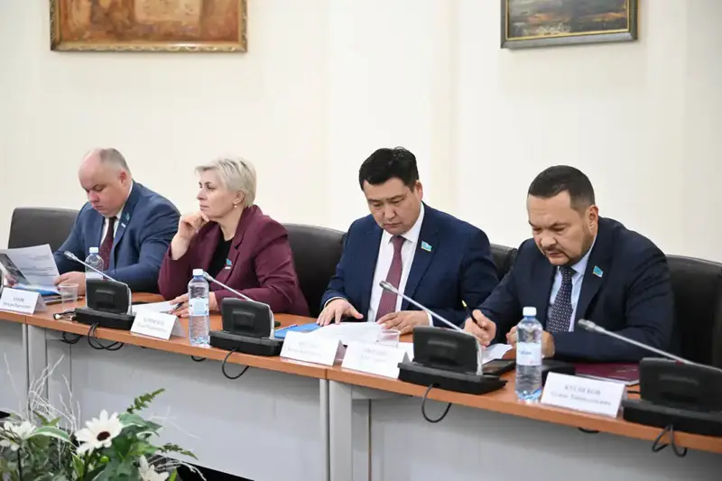 Обсуждение качества подготовки на военных кафедрах в Мажилисе: необходимость обновления учебных программ Павлодаре