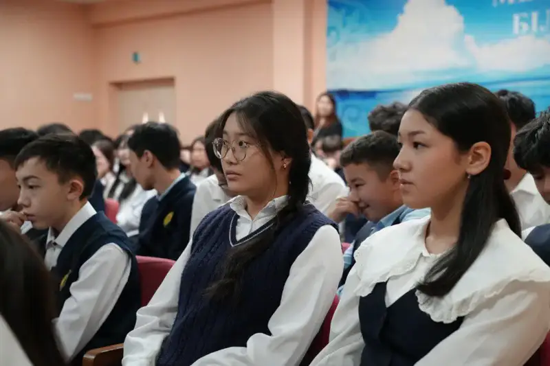 В Северо-Казахстанской области прошли встречи военнослужащих со школьниками и рабочей молодежью (3)